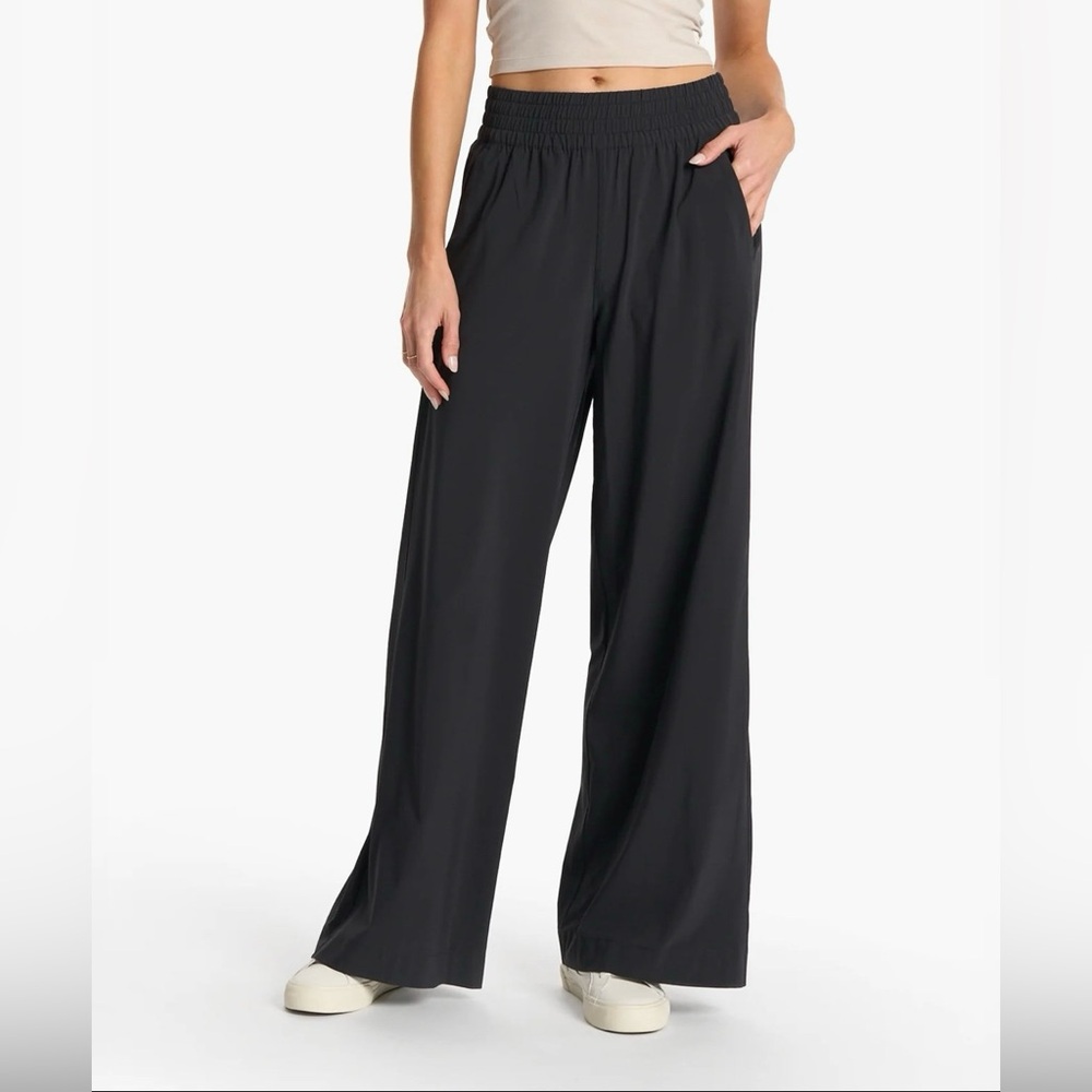 NEW VUORI WOMENS VILLA WIDELEG in large